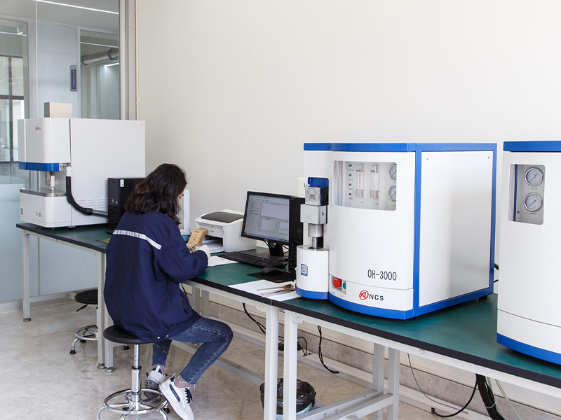 Hydrogenium, Oxygenium, Carbonem et Sulphur Analyzer